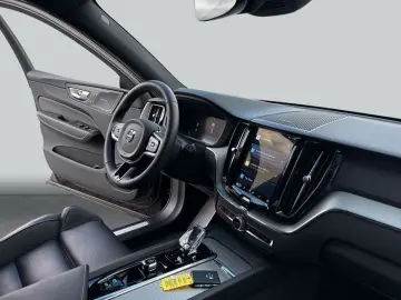 VOLVO XC60 B5 B AWD Plus Dark