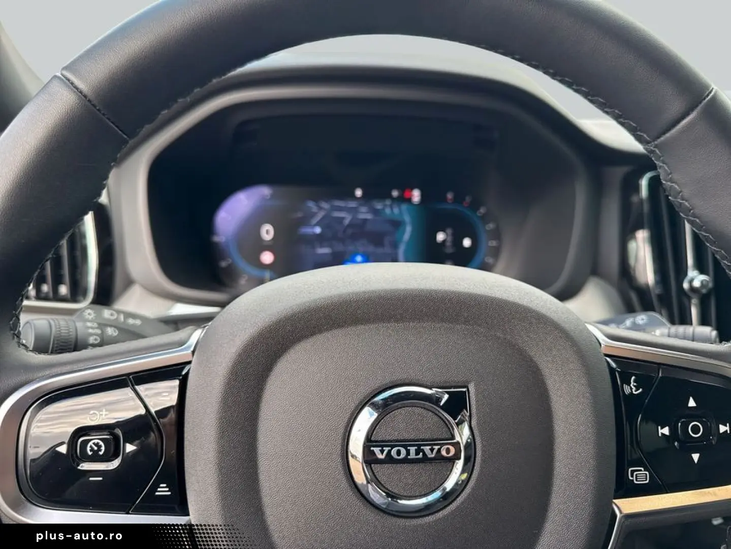 VOLVO XC60 B5 B AWD Plus Dark