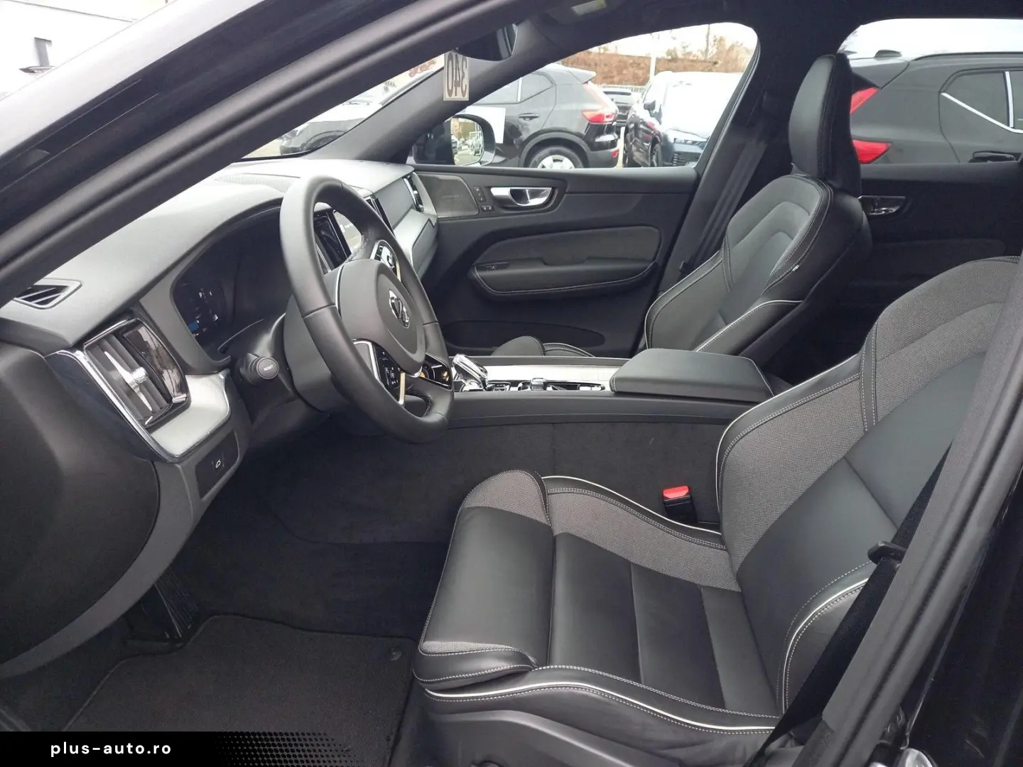 VOLVO XC60 B5 AWD Plus Black Edition ACC FHZ H&K LHZ