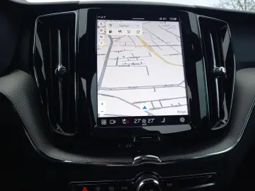 VOLVO XC60 B5 AWD Plus Black Edition ACC FHZ H&K LHZ