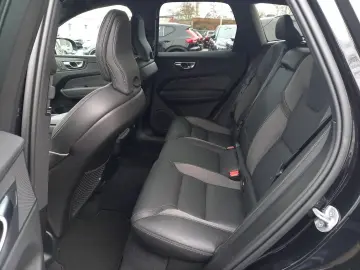 VOLVO XC60 B5 AWD Plus Black Edition ACC FHZ H&K LHZ