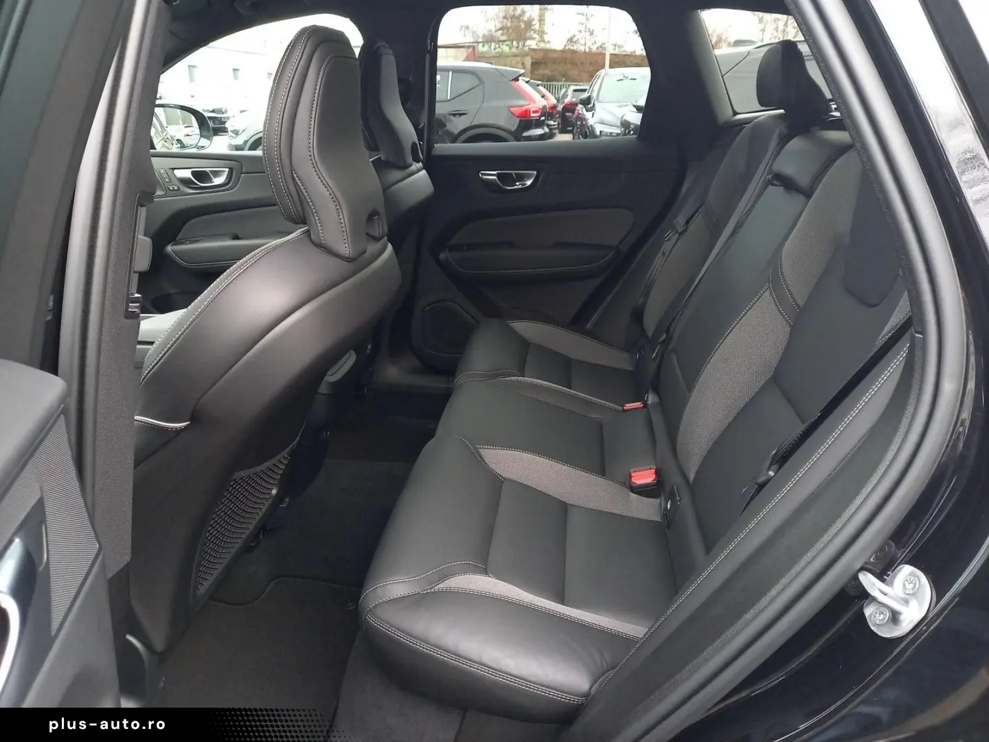 VOLVO XC60 B5 AWD Plus Black Edition ACC FHZ H&K LHZ