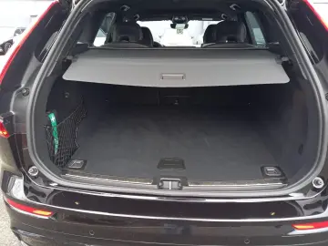 VOLVO XC60 B5 AWD Plus Black Edition ACC FHZ H&K LHZ