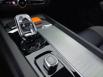 VOLVO XC60 B5 AWD Plus Black Edition ACC FHZ H&K LHZ