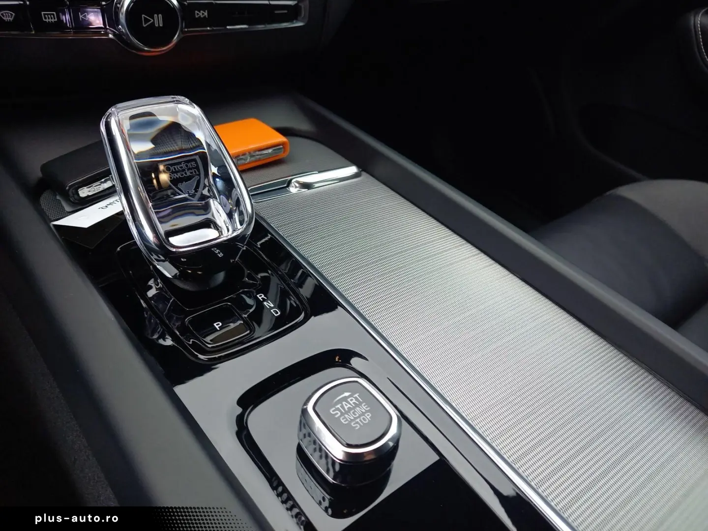 VOLVO XC60 B5 AWD Plus Black Edition ACC FHZ H&K LHZ