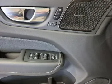 VOLVO XC60 B5 B AWD Plus Black Edition Pano   HuD