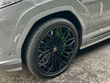 LAMBORGHINI   Urus 4.0 V8 PHEV SE