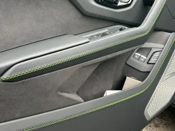 LAMBORGHINI   Urus 4.0 V8 PHEV SE