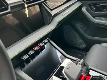 LAMBORGHINI   Urus 4.0 V8 PHEV SE