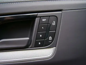 Porsche Cayenne Coupe E-Hybrid  AHK P-DISPLAY BOSE