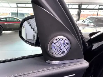 BMW XM 4.4 EXKLUSIV NIGHTGOLD BOWERS