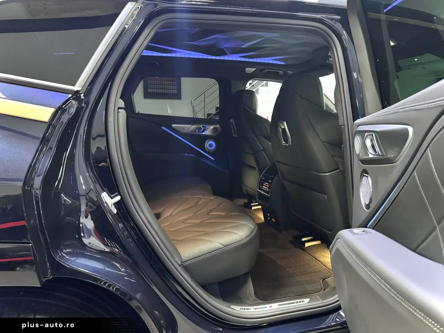 BMW XM 4.4 EXKLUSIV NIGHTGOLD BOWERS