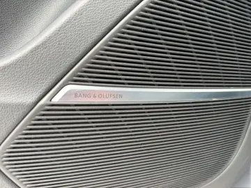 AUDI Q8 50 TDI quattro s line HD-Matrix B&O Valcona