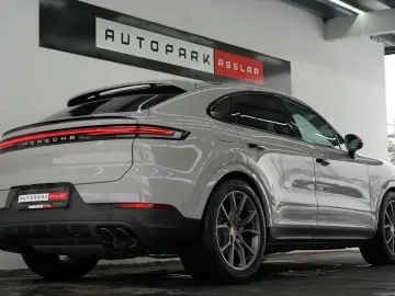 Porsche Cayenne Coupe E-Hybrid Chalk P-Display HUD Towbar