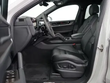 Porsche Cayenne Coupe E-Hybrid Chalk P-Display HUD Towbar