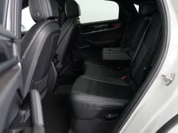 Porsche Cayenne Coupe E-Hybrid Chalk P-Display HUD Towbar