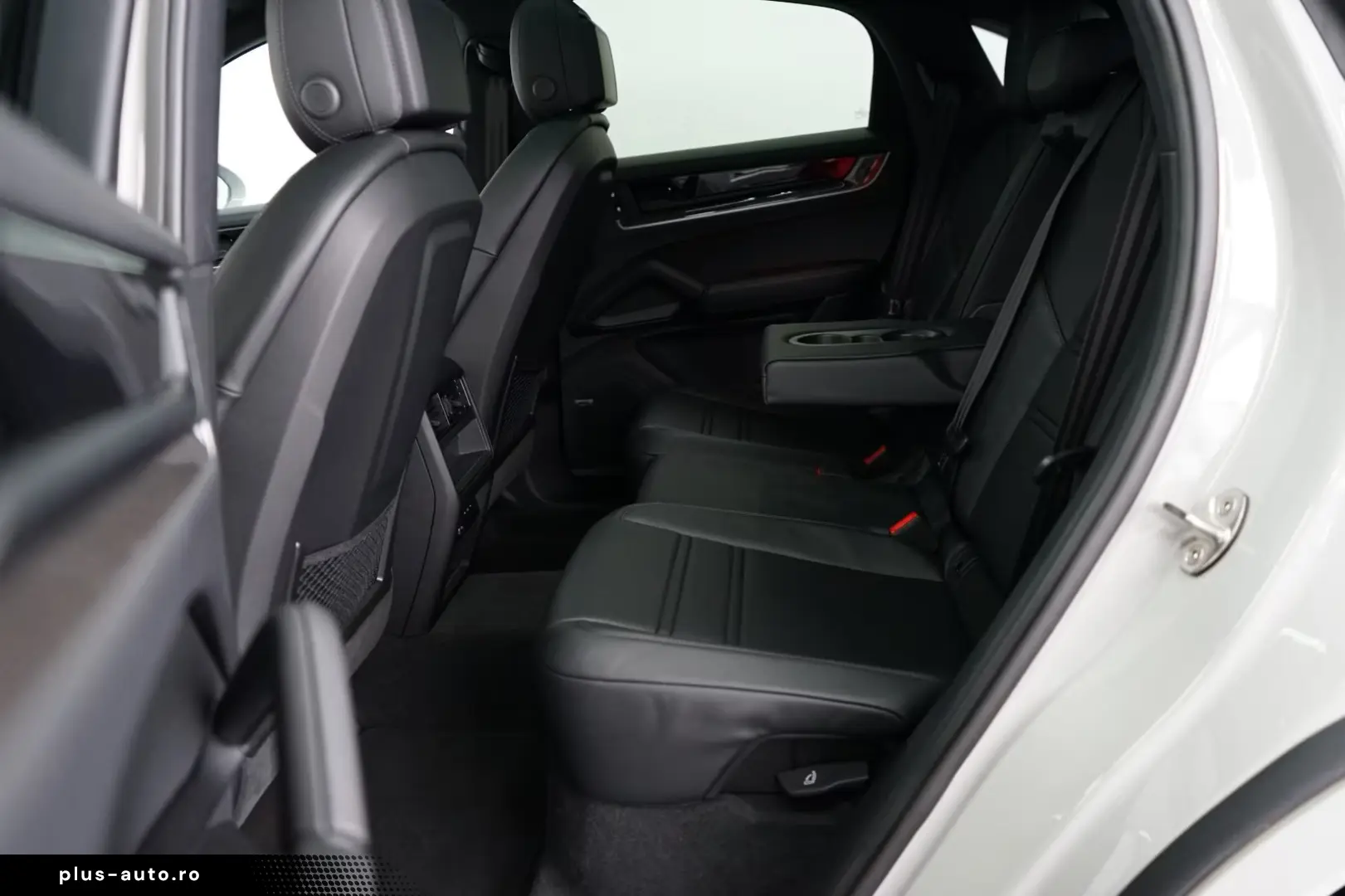 Porsche Cayenne Coupe E-Hybrid Chalk P-Display HUD Towbar