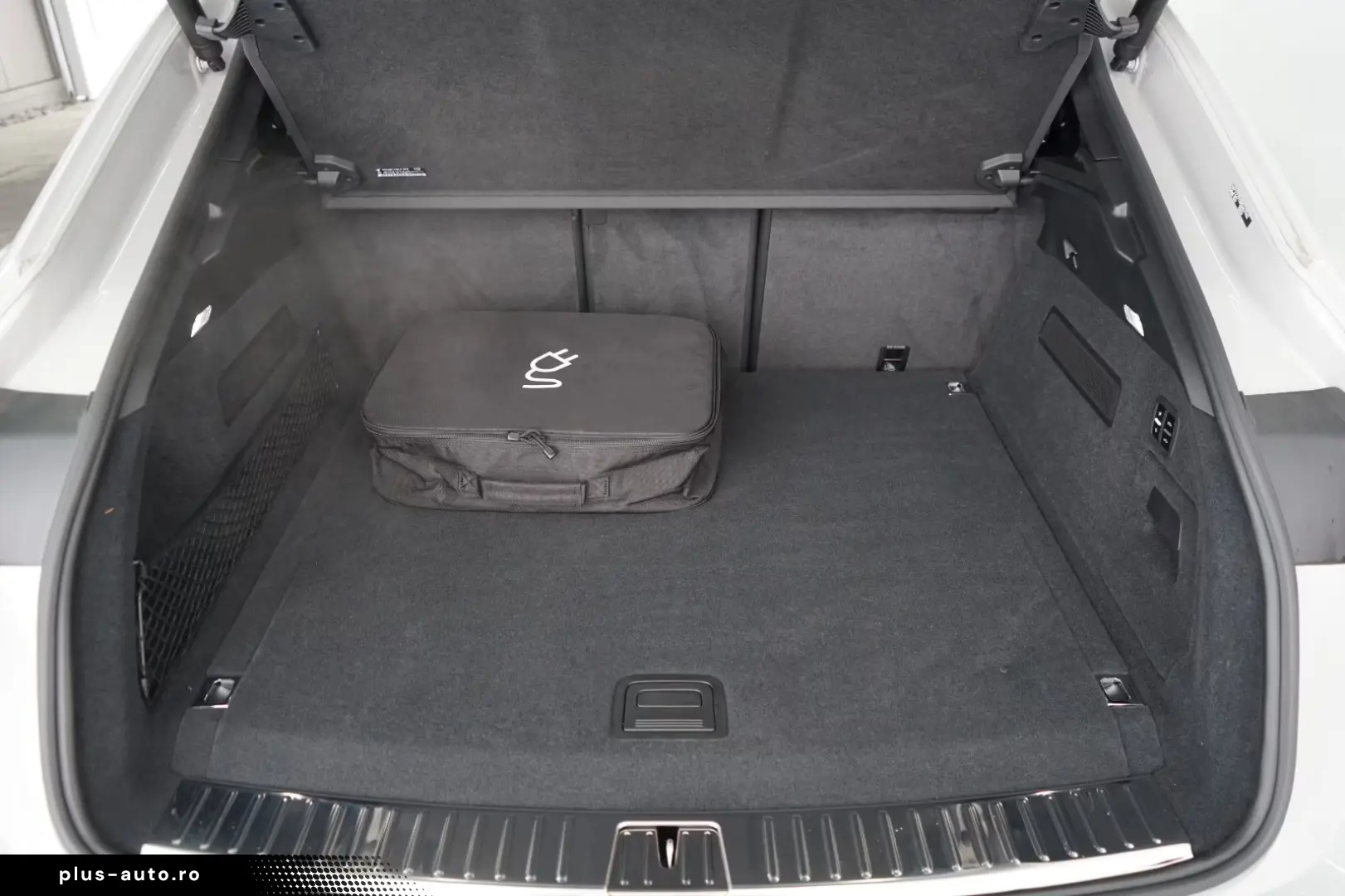 Porsche Cayenne Coupe E-Hybrid Chalk P-Display HUD Towbar