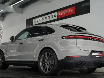 Porsche Cayenne Coupe E-Hybrid Chalk P-Display HUD Towbar