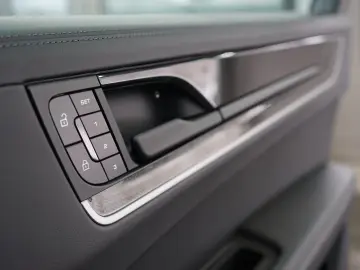 Porsche Cayenne Coupe E-Hybrid Chalk P-Display HUD Towbar