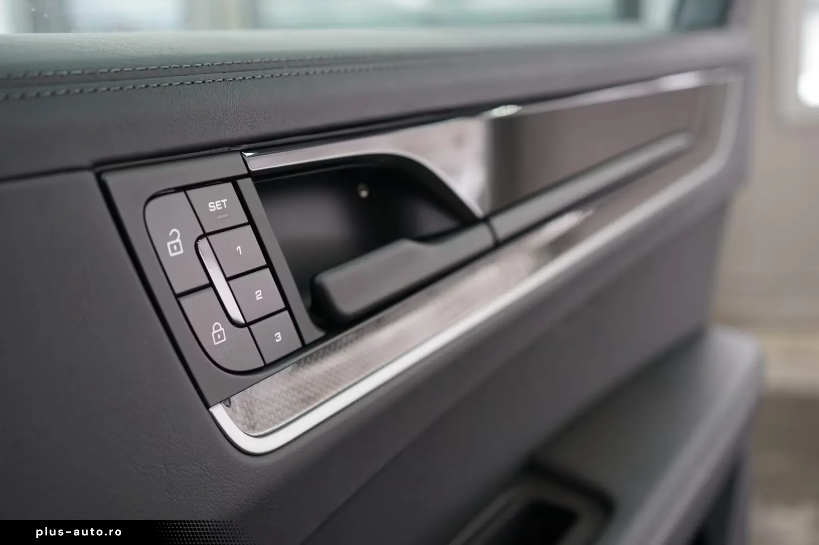 Porsche Cayenne Coupe E-Hybrid Chalk P-Display HUD Towbar