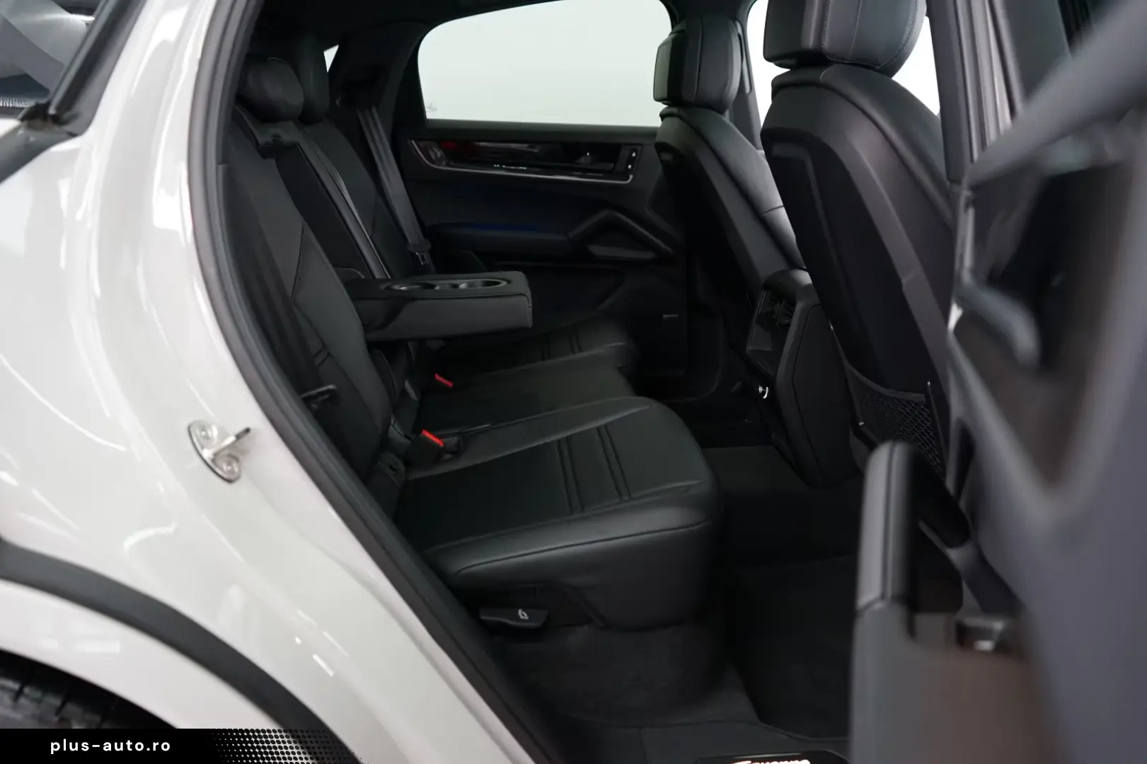 Porsche Cayenne Coupe E-Hybrid Chalk P-Display HUD Towbar