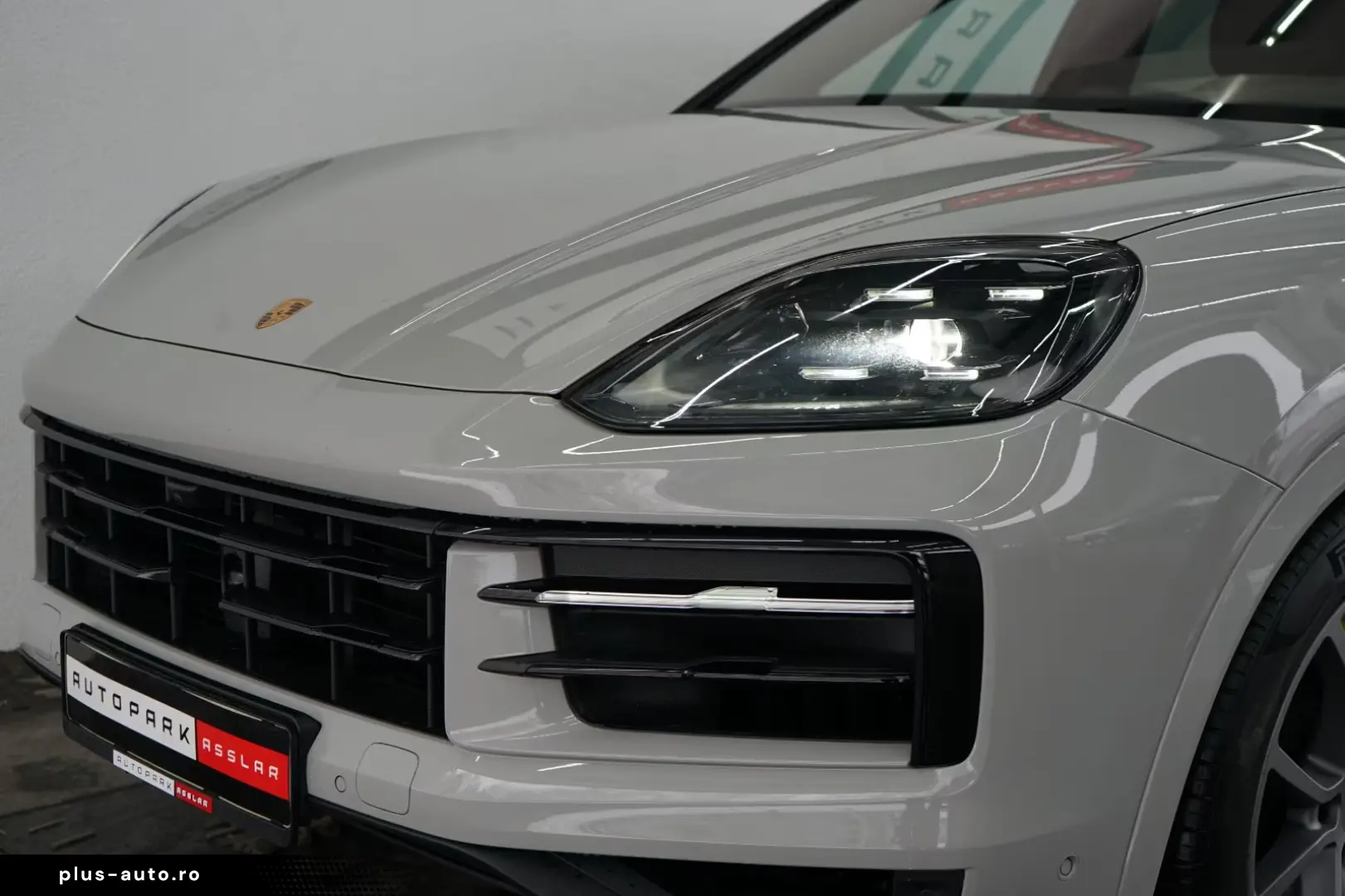 Porsche Cayenne Coupe E-Hybrid Chalk P-Display HUD Towbar