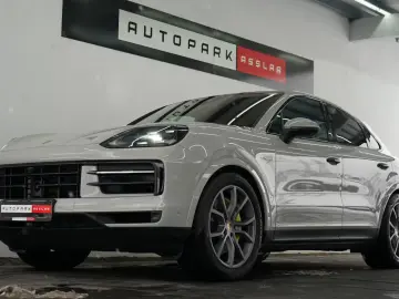 Porsche Cayenne Coupe E-Hybrid Chalk P-Display HUD Towbar