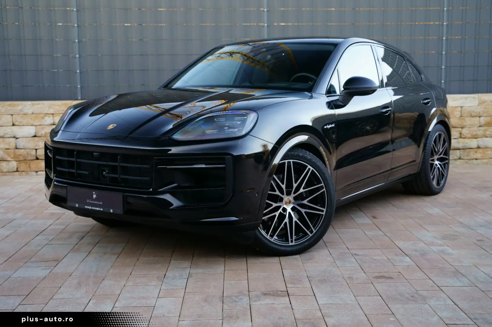 Porsche Cayenne Coupe E-Hybrid SportDesign P-Display