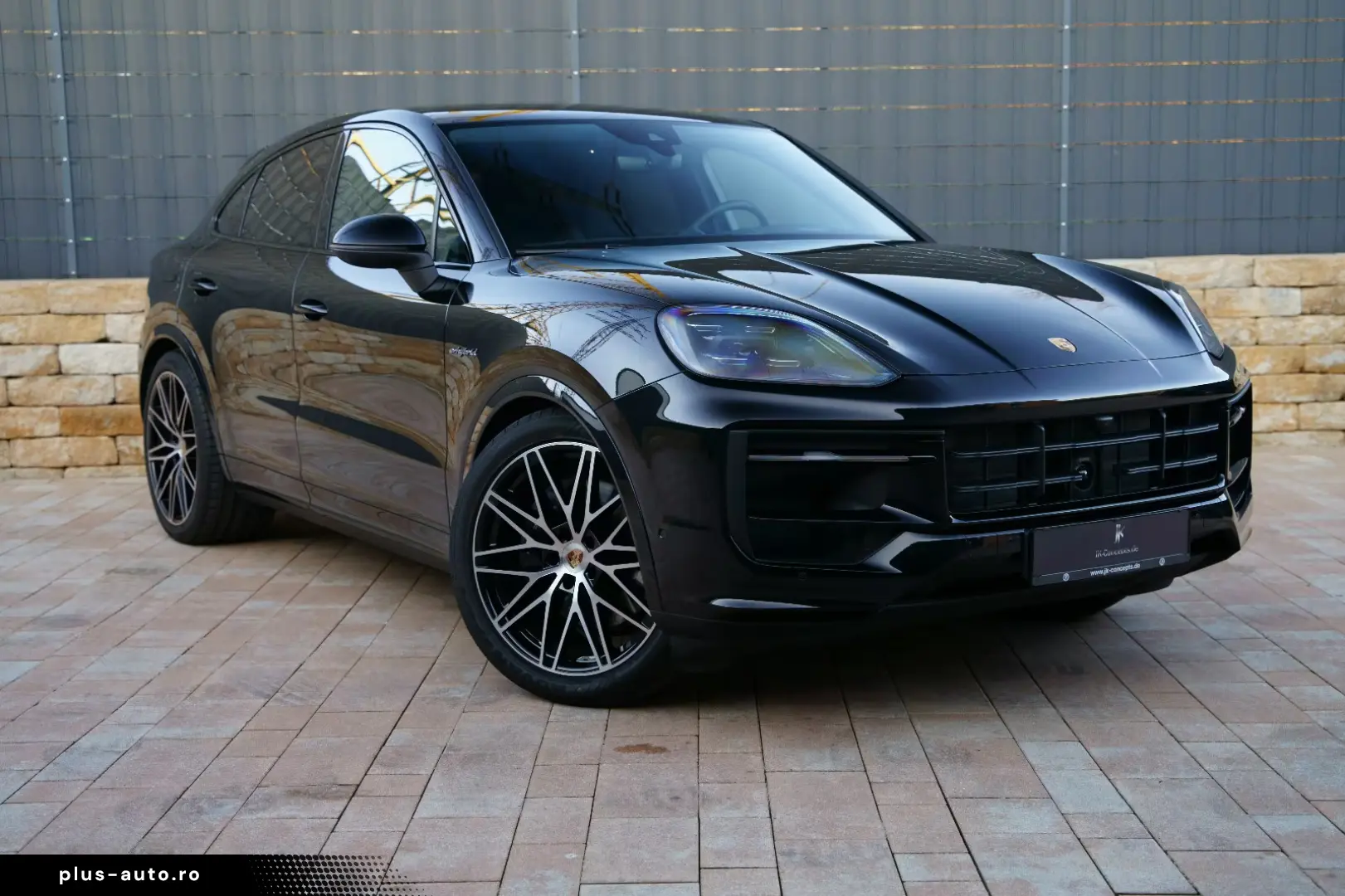 Porsche Cayenne Coupe E-Hybrid SportDesign P-Display