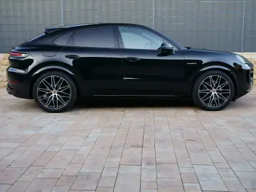 Porsche Cayenne Coupe E-Hybrid SportDesign P-Display