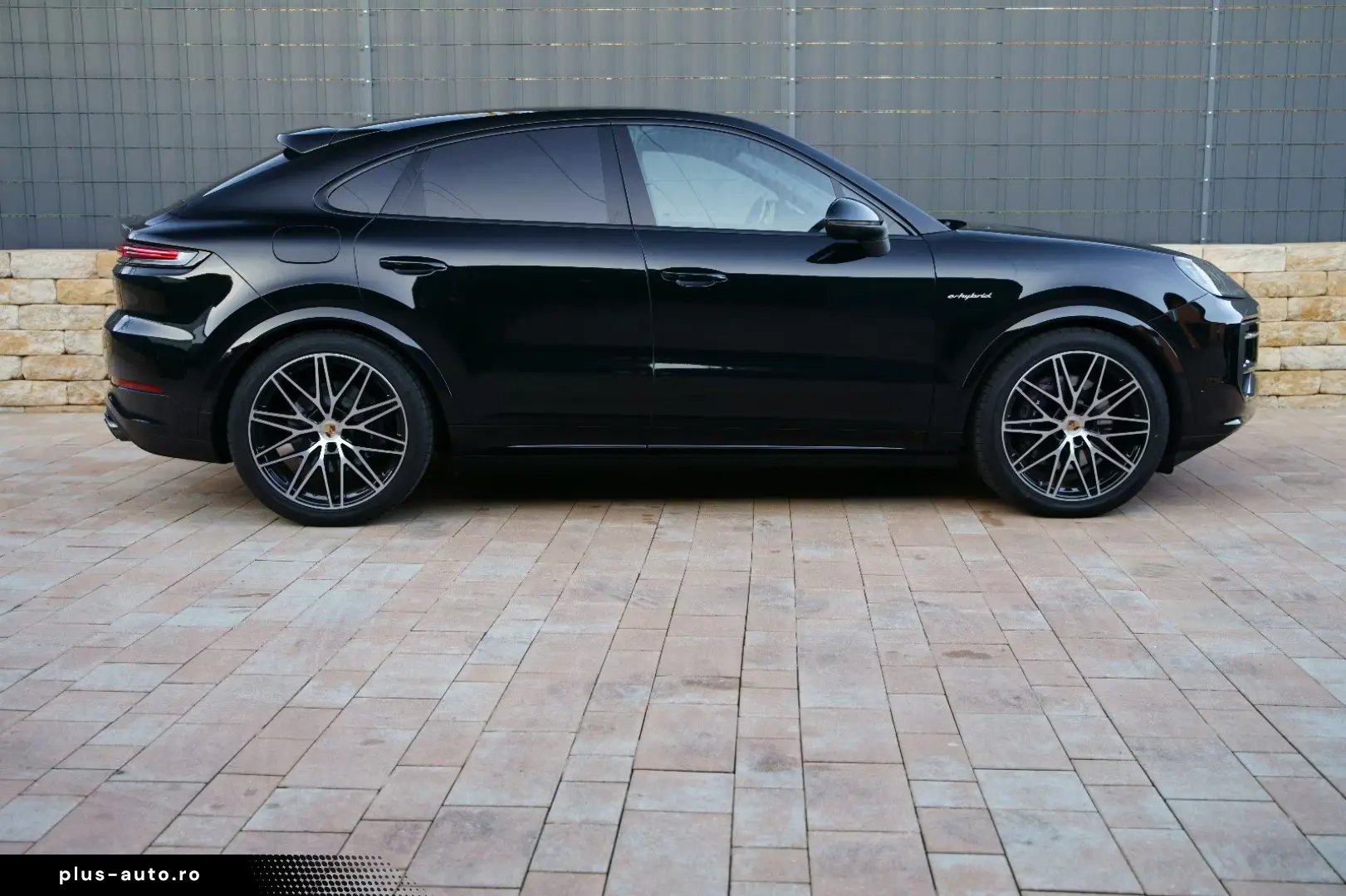 Porsche Cayenne Coupe E-Hybrid SportDesign P-Display