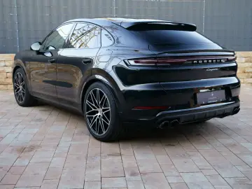 Porsche Cayenne Coupe E-Hybrid SportDesign P-Display