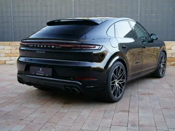 Porsche Cayenne Coupe E-Hybrid SportDesign P-Display