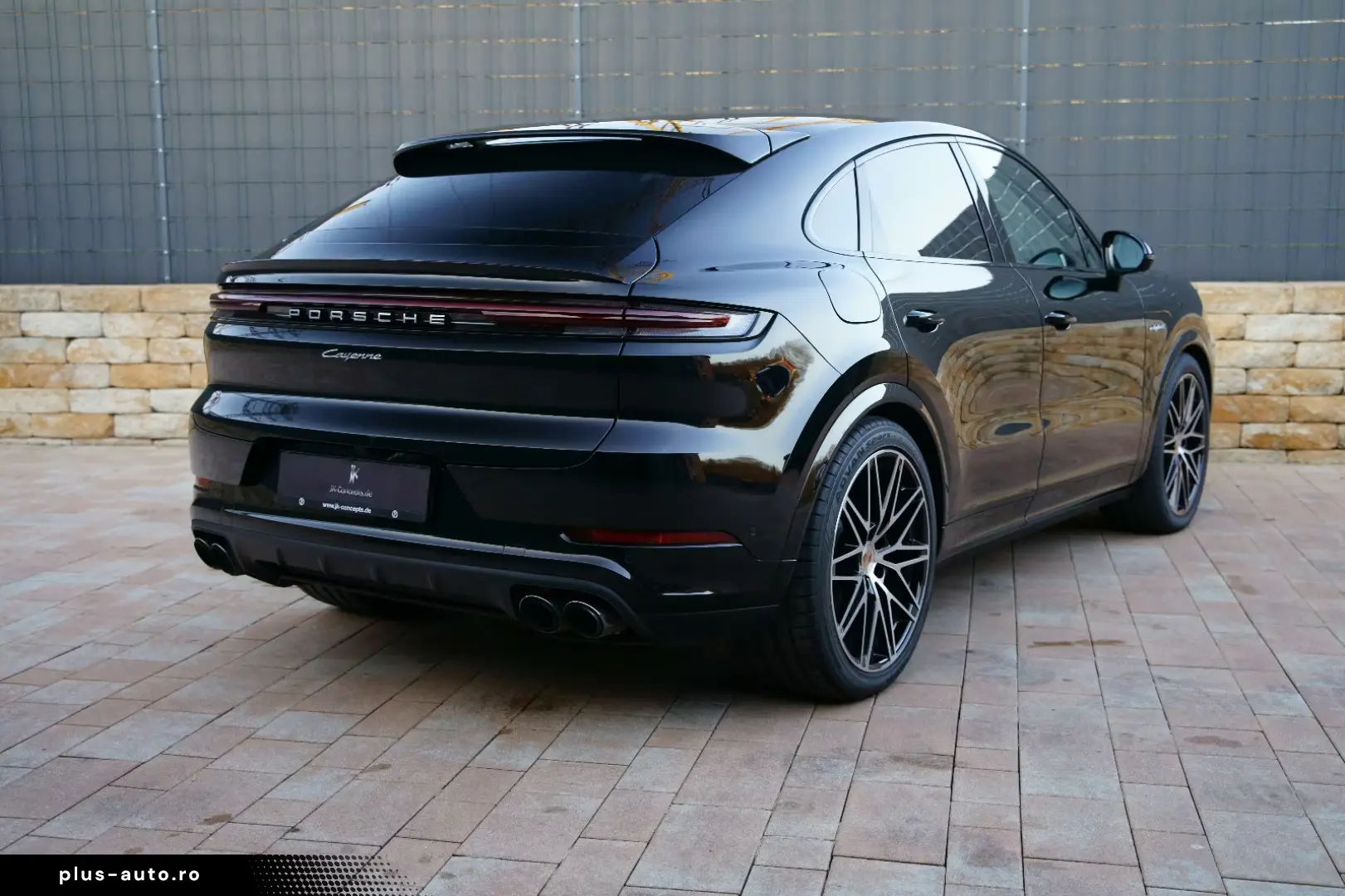 Porsche Cayenne Coupe E-Hybrid SportDesign P-Display