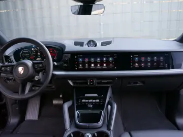 Porsche Cayenne Coupe E-Hybrid SportDesign P-Display