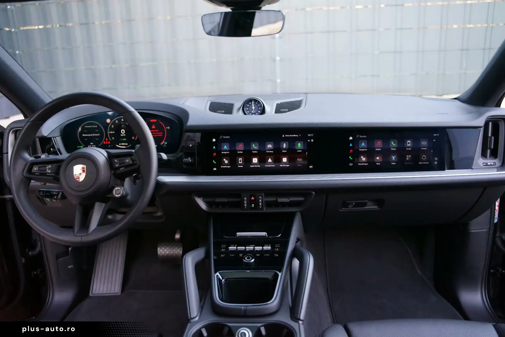 Porsche Cayenne Coupe E-Hybrid SportDesign P-Display