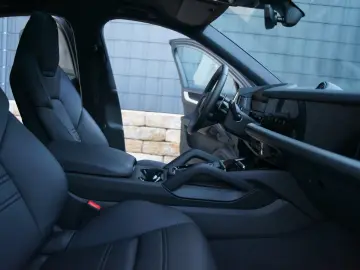 Porsche Cayenne Coupe E-Hybrid SportDesign P-Display