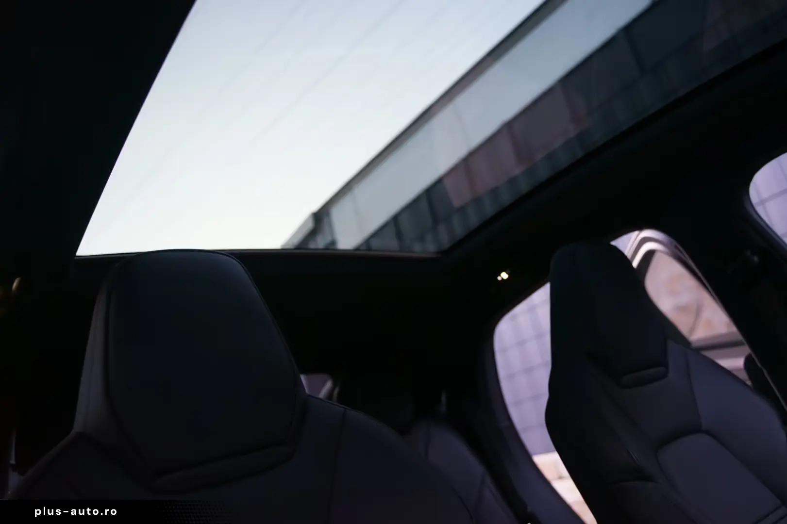 Porsche Cayenne Coupe E-Hybrid SportDesign P-Display