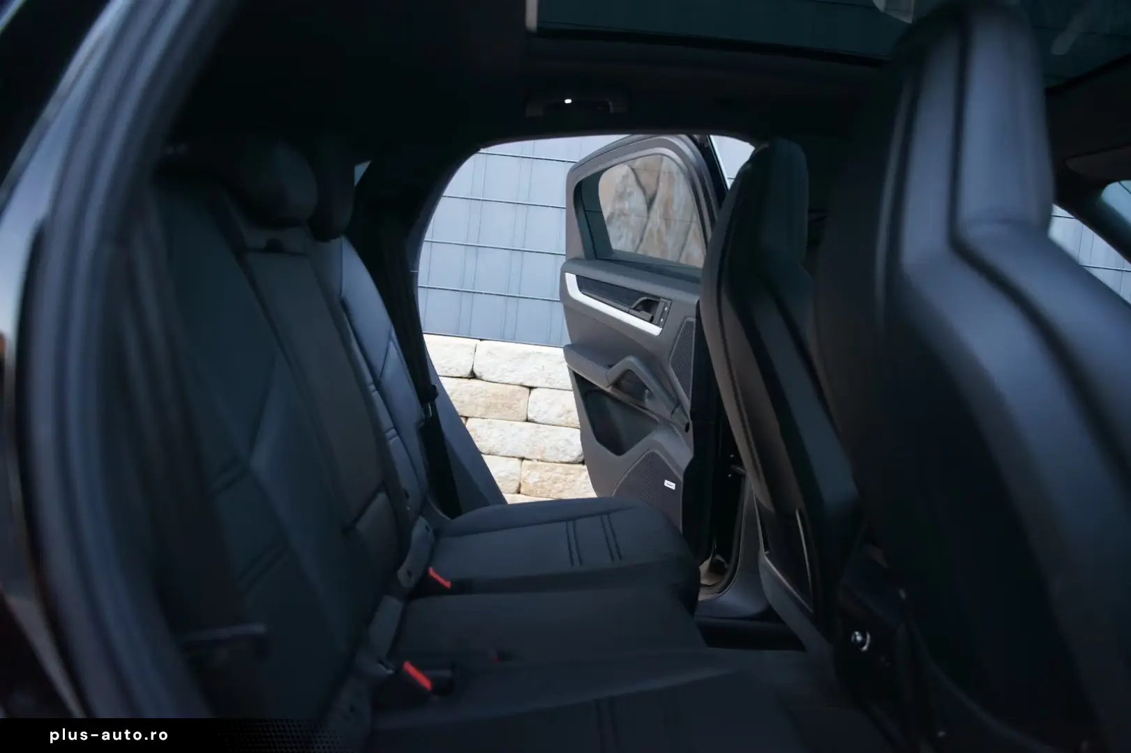 Porsche Cayenne Coupe E-Hybrid SportDesign P-Display