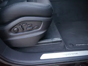 Porsche Cayenne Coupe E-Hybrid SportDesign P-Display