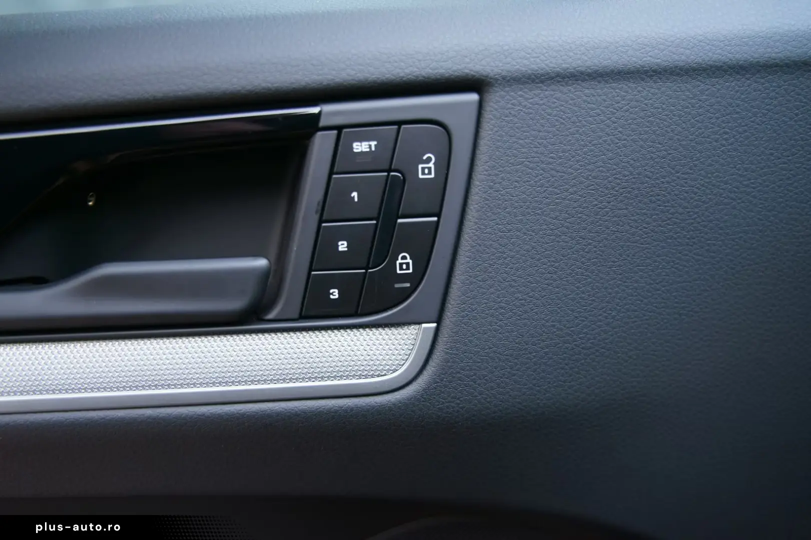 Porsche Cayenne Coupe E-Hybrid SportDesign P-Display