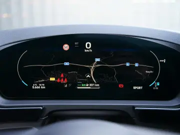 Porsche Cayenne Coupe E-Hybrid SportDesign P-Display
