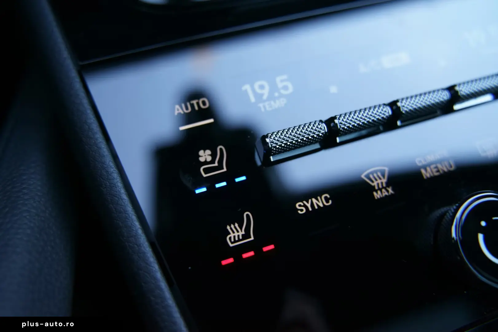 Porsche Cayenne Coupe E-Hybrid SportDesign P-Display