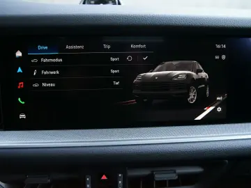 Porsche Cayenne Coupe E-Hybrid SportDesign P-Display
