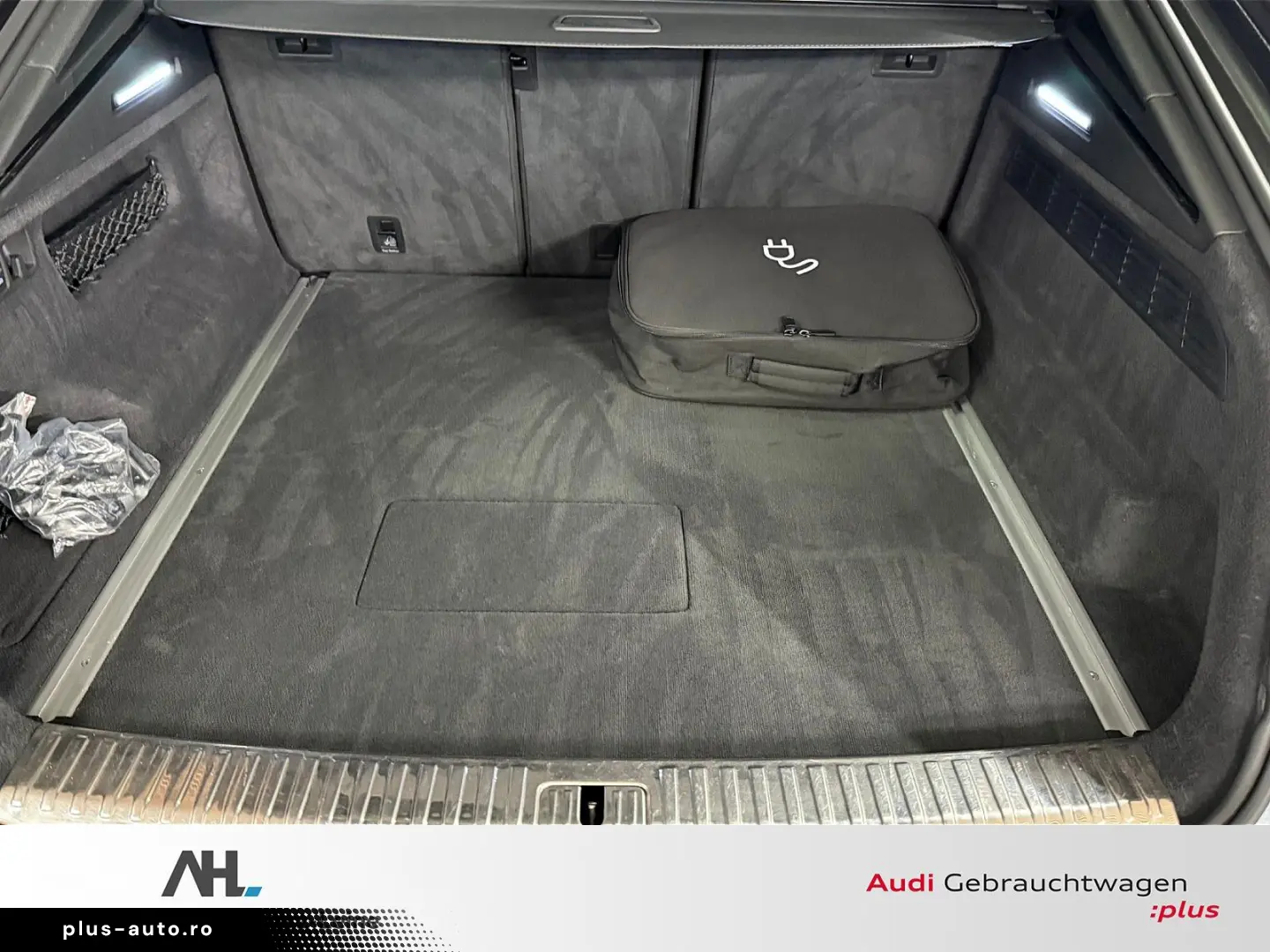 AUDI Q8 55 TFSIe S line quattro Tiptronic HD-Matrix A