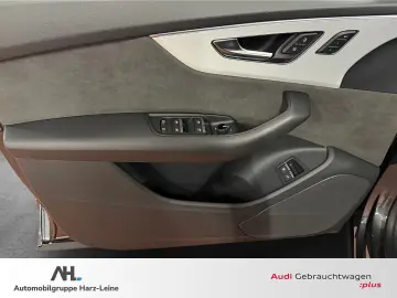 AUDI Q8 55 TFSIe S line quattro Tiptronic HD-Matrix A
