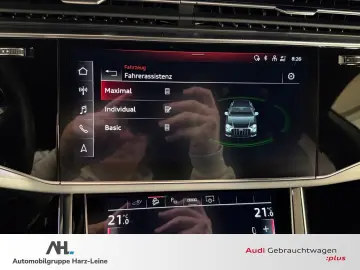 AUDI Q8 55 TFSIe S line quattro Tiptronic HD-Matrix A