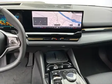 BMW 520d Limousine aLED eSitze 360 Kam HUD