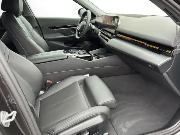 BMW 520d Limousine aLED eSitze 360 Kam HUD